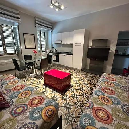 Vatican Color House * روما